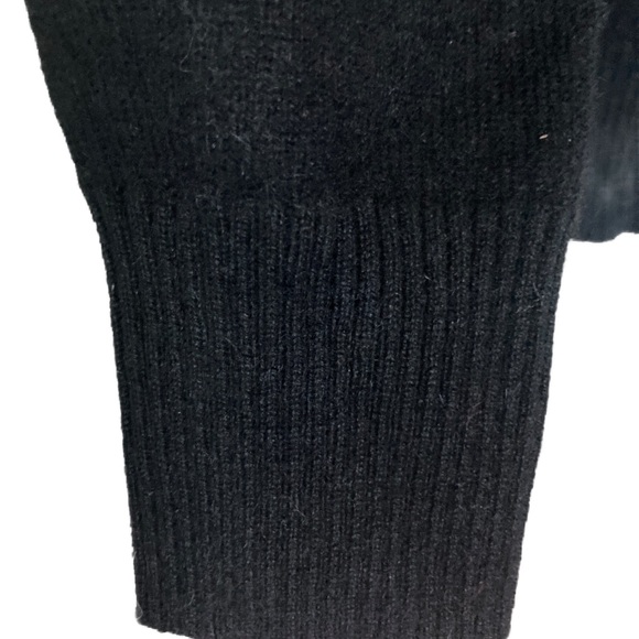 AQUA Cashmere V-Neck Cashmere Sweater (Black) - Picture 5 of 6